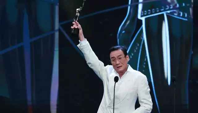 梁家辉四度封帝廖子妤首摘影后第44届香港电影金像奖揭晓 - 资讯配图 梁家辉四度封帝廖子妤首摘影后第44届香港电影金像奖揭晓 - 资讯配图